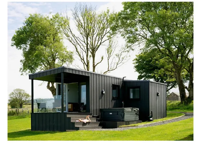 Luxury 2 Bedroom Glamping Pod With Hot Tub At Aganmore Farm Glamping - Pod 2