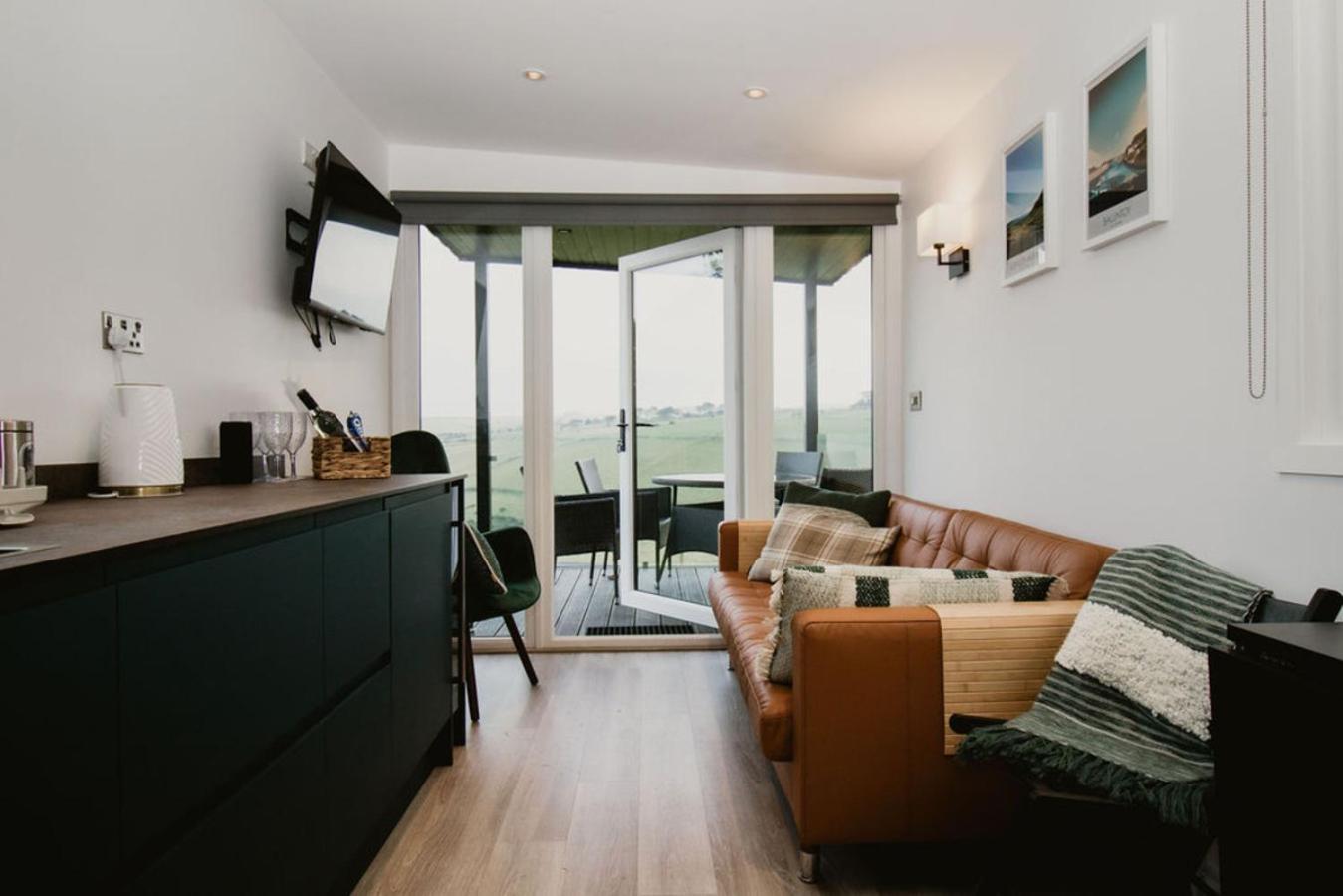 Luxury 2 Bedroom Glamping Pod With Hot Tub At Aganmore Farm Glamping - Pod 2 Country house