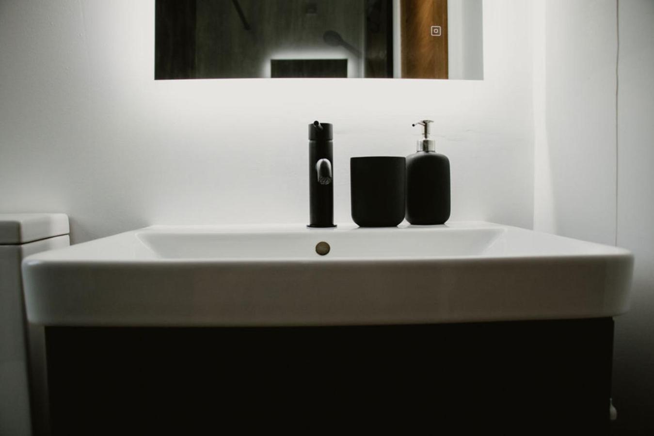 Luxury 2 Bedroom Glamping Pod With Hot Tub At Aganmore Farm Glamping - Pod 2 *
