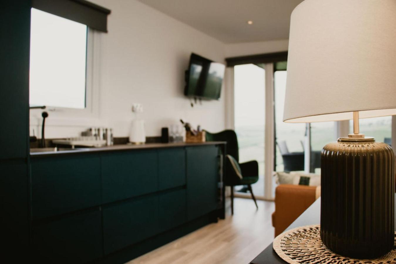 Luxury 2 Bedroom Glamping Pod With Hot Tub At Aganmore Farm Glamping - Pod 2 *