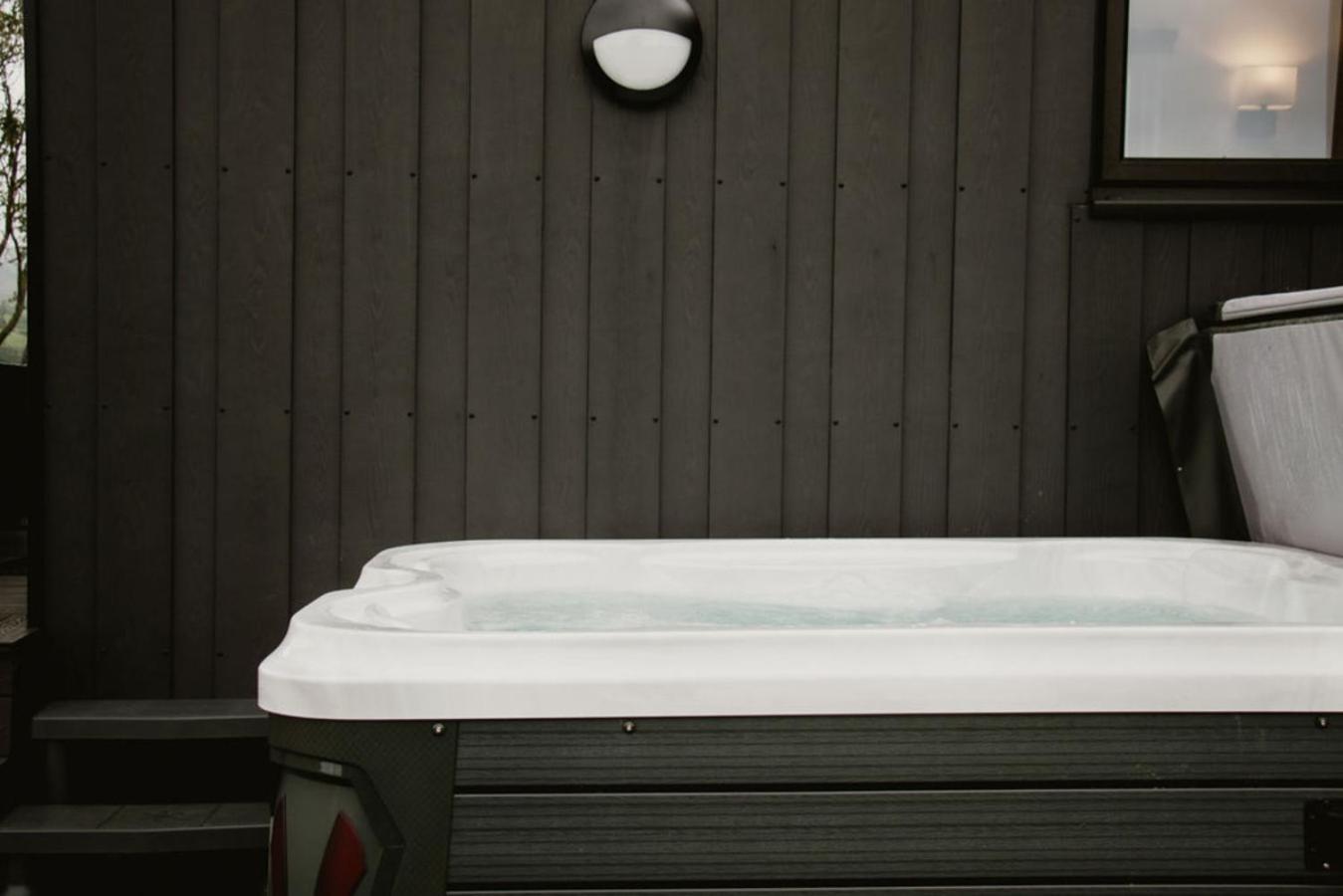 Country house Luxury 2 Bedroom Glamping Pod With Hot Tub At Aganmore Farm Glamping - Pod 2 *