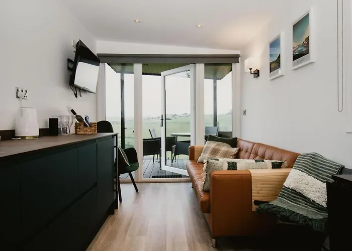 Luxury 2 Bedroom Glamping Pod With Hot Tub At Aganmore Farm Glamping - Pod 2